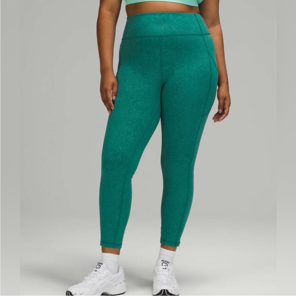Lululemon Invigorate High Rise Tight 25” in Crunch Teal Lagoon SZ 2 EUC